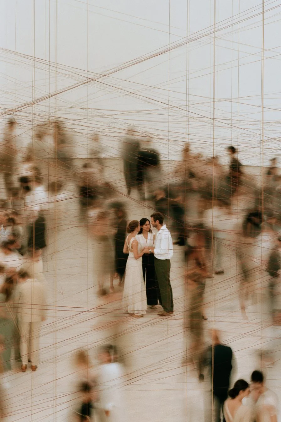 A crowd laced with gold threads, two members meeting at its centre